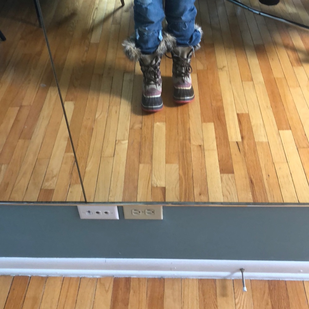 EUC SOREL FUR LINED WINTER BOOTS - Picture 3 of 8